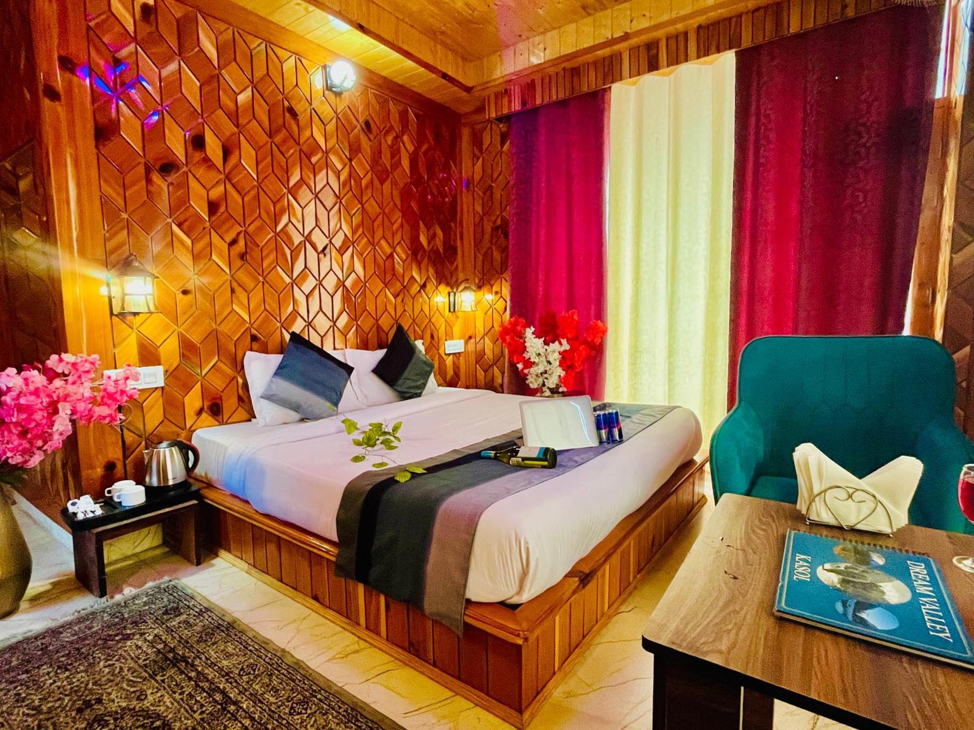 Hotel Dream Valley Kasol #Near Mall Road #River View #Parking #Gaming Zone #Open Terrace #Restaurant Eksteriør billede